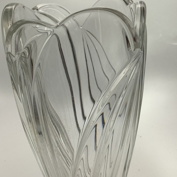 Large 10” Fluted Crystal Vase - Picture 7 of 14